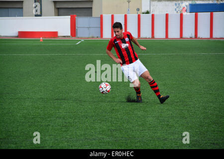 Gibraltar. 24. Mai 2015. Linocln rot Imps wurden gekrönt Fußball Champions League in Gibraltar nach dem Gewinn ihrer Finale 9: 0 gegen die Löwen. Lincoln rot Imps werden diesen Sommer zum zweiten Mal nach der erfolgreichen Verteidigung ihren Titel in der Champions-League-Qualifikation spielen. Nächste Woche werden sie in der Rock-Cup-Finale gegen Lynx spielen. Bildnachweis: Stephen Ignacio/Alamy Live-Nachrichten Stockfoto