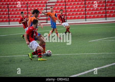 Gibraltar. 24. Mai 2015. Linocln rot Imps wurden gekrönt Fußball Champions League in Gibraltar nach dem Gewinn ihrer Finale 9: 0 gegen die Löwen. Lincoln rot Imps werden diesen Sommer zum zweiten Mal nach der erfolgreichen Verteidigung ihren Titel in der Champions-League-Qualifikation spielen. Nächste Woche werden sie in der Rock-Cup-Finale gegen Lynx spielen. Bildnachweis: Stephen Ignacio/Alamy Live-Nachrichten Stockfoto