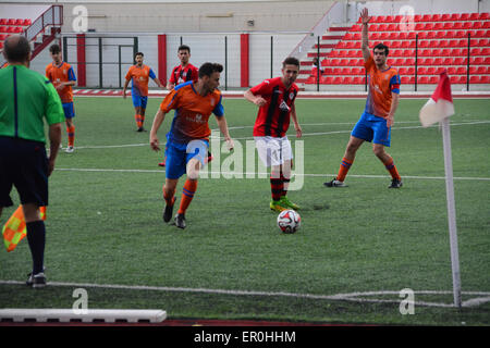 Gibraltar. 24. Mai 2015. Linocln rot Imps wurden gekrönt Fußball Champions League in Gibraltar nach dem Gewinn ihrer Finale 9: 0 gegen die Löwen. Lincoln rot Imps werden diesen Sommer zum zweiten Mal nach der erfolgreichen Verteidigung ihren Titel in der Champions-League-Qualifikation spielen. Nächste Woche werden sie in der Rock-Cup-Finale gegen Lynx spielen. Bildnachweis: Stephen Ignacio/Alamy Live-Nachrichten Stockfoto