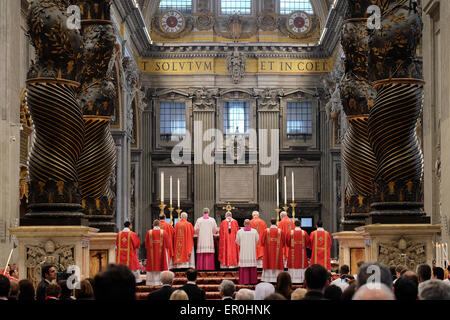 Vatikan-Stadt. 24. Mai 2015. Pfingstliche Masse 2015-24 kann 2015 Kredit: wirklich einfach Star/Alamy Live-Nachrichten Stockfoto