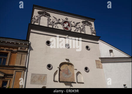 Das Wappen Litauens, auch bekannt als Vytis auf der Südseite des Tores der Morgenröte oder Sharp Gate im 15. Jahrhundert als Teil der Verteidigungsfestungen für die Stadt Vilnius, der Hauptstadt des Großherzogtums Litauen gebaut Stockfoto