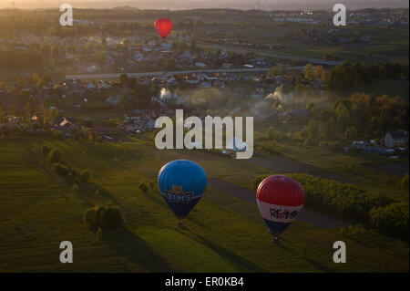 Heißluftballon über der Stadt Vilnius, die Hauptstadt von Litauen Stockfoto