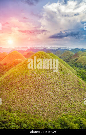 Schöne Landschaft der Chocolate Hills auf Bohol, Philippinen Stockfoto