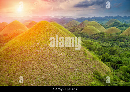 Schöne Landschaft der Chocolate Hills auf Bohol, Philippinen Stockfoto