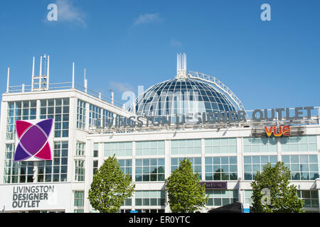 Die Livingston McArthurGlen Designer Outlet Shopping Mall an einem sonnigen Tag Stockfoto