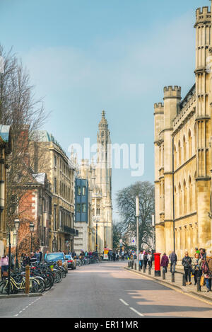 Cambridge, UK - April 9: Alte König Parade Straße am 9. April 2015 in Cambridge, UK. Es ist eine Universitätsstadt. Stockfoto