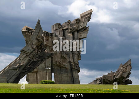 Das Denkmal für die ermordeten Juden von Kaunas und Opfer des Nationalsozialismus durch Alfonsas Ambraziūnas auf der Neunten Festung eine Festung in der Nähe der Stadt Kaunas in Litauen. Die Neunte Fort war eine Hochburg der als Gefängnis und Weise genutzt wurde - Station für Gefangene in Arbeitslager transportiert werden. Nach der Besetzung Litauens durch Nazi-Deutschland, das Fort wurde als Ort der Ausführung für Juden, gefangen Sowjets verwendet, und andere Stockfoto