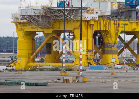 Polar Pionier, Royal Dutch Shell Oil Rig, am Hafen von Seattle Terminal 5, Seattle, Washington, USA, 16. Mai 2015 verankert Stockfoto