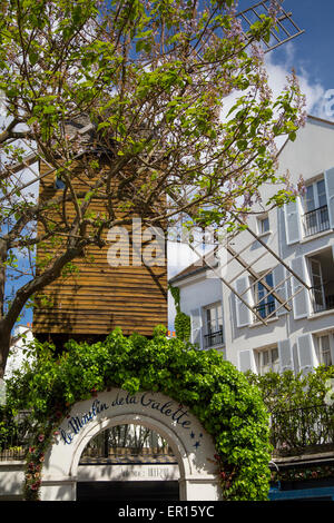 Moulin De La Galette, Windmühle und Restaurant, berühmt geworden durch Renoir Malerei, Montmartre, Paris Frankreich Stockfoto