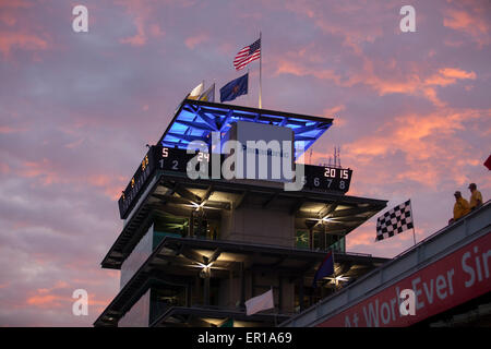 Indianapolis, Indiana, USA. 24. Mai 2015. Ein Blick auf die Pagode bei Sonnenaufgang vor dem Indianapolis 500 IndyCar Rennen auf dem Indianapolis Motor Speedway in Indianapolis, IN - Mike Wulf/CSM Credit: Cal Sport Media/Alamy Live News Stockfoto
