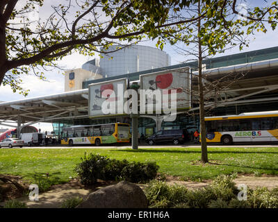 LISSABON, PORTUGAL - 05. MÄRZ 2015: Flughafen Lissabon-Portela Stockfoto