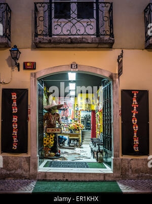 LISSABON, PORTUGAL - 05. MÄRZ 2015: Tatoo Parlour Stockfoto