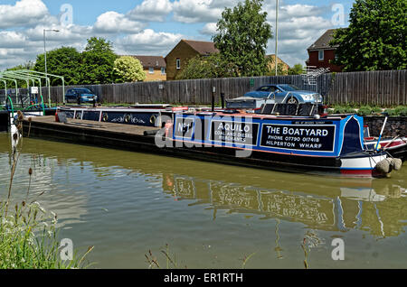 Kennet & Avon Canal Coalboat vertäut. Stockfoto