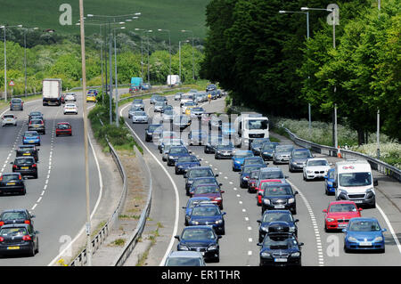 Brighton UK 25. Mai 2015 - schwere Verkehrsstaus unterwegs in Brighton an der A23, wie Tausende von Besuchern für die Küste dieser Bank Holiday Montag mit gute Wettervorhersage für den Tag Kredit Kopf: Simon Dack/Alamy Live News Stockfoto