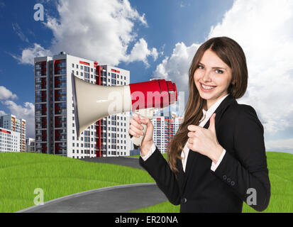 Frau im Megaphon sprechen Stockfoto