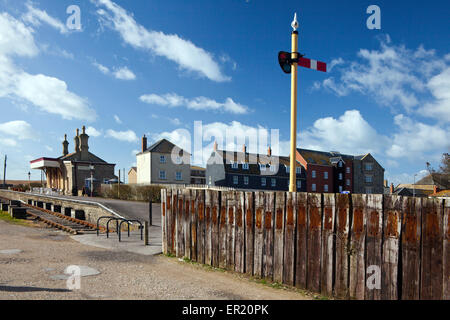 Die stillgelegten Bahnhof (heute ein Café) am Ende der ehemaligen GWR Nebenstrecke in West Bay, Dorset, England, UK Stockfoto