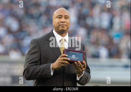 Bronx, New York, USA. 24. Mai 2015. BERNIE WILLIAMS Denkmal Enthüllung vor der NY Yankees vs. Texas Rangers, Yankee Stadium, Sonntag, 24. Mai 2015. Bildnachweis: Bryan Smith/ZUMA Draht/Alamy Live-Nachrichten Stockfoto