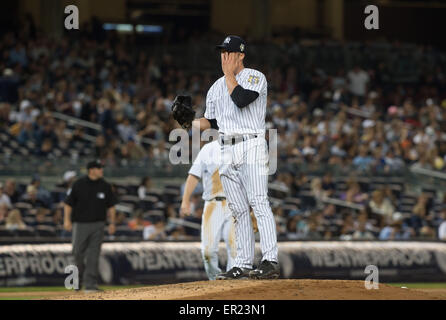 Bronx, New York, USA. 24. Mai 2015. Yankees' CHRIS CAPUANO im 3. Inning, NY Yankees vs. Texas Rangers, Yankee Stadium, Sonntag, 24. Mai 2015. Bildnachweis: Bryan Smith/ZUMA Draht/Alamy Live-Nachrichten Stockfoto