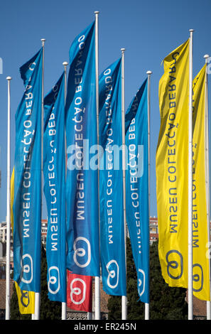 LISSABON, PORTUGAL - 06. MÄRZ 2015: Fahnen und Banner vor dem Berardo Museum für Moderne und Zeitgenössische Kunst in Belem Stockfoto