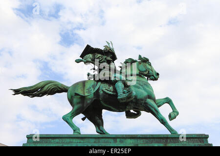 Statue des großen Samurai Kusunoki Masashige an der East Gardens befindet sich am Kaiserpalast von Tokio, Japan. Stockfoto