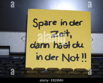 Memo-Hinweis auf Notebook, Spare in der Zeit Dann hast du in der nicht sparen Stockfoto