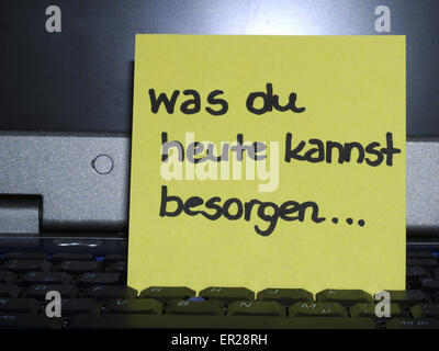 Memo-Hinweis auf Notebook, war du Heute Kannst Besorgen, gibt es keinen besseren Zeitpunkt als jetzt Stockfoto