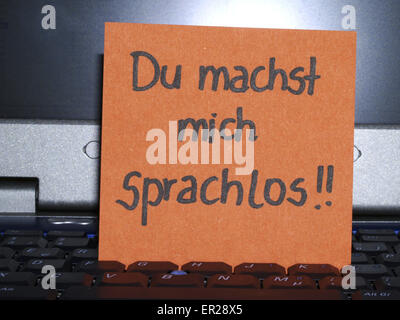 Memo-Hinweis auf Notebook, Du Machst mich Solostücken, du machst mich sprachlos Stockfoto