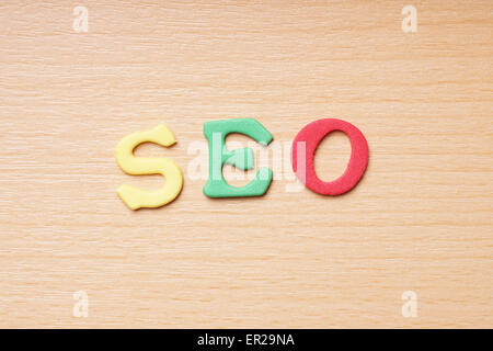 SEO in Moosgummi Buchstaben Stockfoto