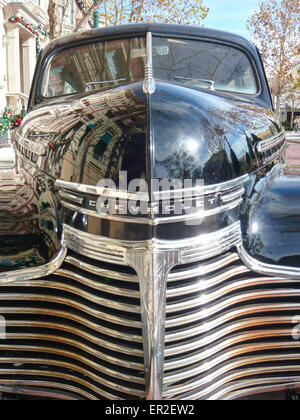 Vor einem 1941 Dodge Custom Master Deluxe Stadt Sedan Stockfoto