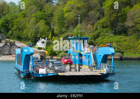 König Harry Fähre über den Fluss Fal zwischen Feock und Philleigh, Cornwall.  Annäherung an Philleigh zu sehen. Stockfoto