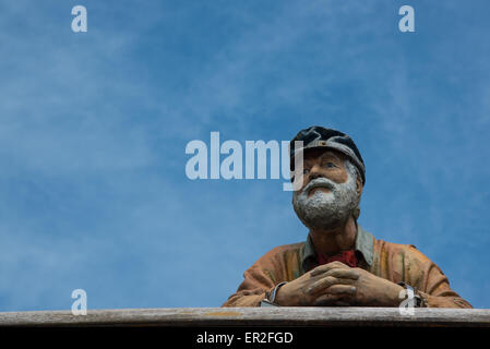 Statue von einem Fährmann auf der King Harry Ferry über den Fluss Fal zwischen Feock und Philleigh, Cornwall Stockfoto