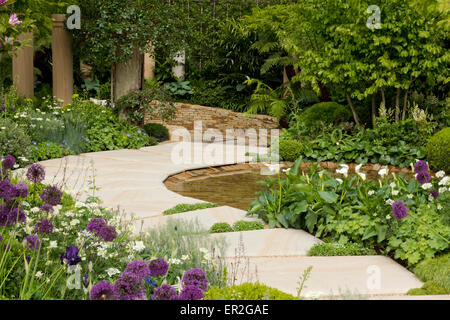 Die Zeit dazwischen Garten, entworfen von Charlie Albone bei der RHS Chelsea Flower Show, 2015, London, UK Stockfoto