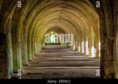 Fountains Abbey, eines der größten ruiniert Zisterzienserklöster in England, World Heritage Site, Ripon North Yorkshire UK GB Stockfoto