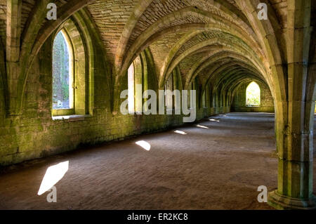 Fountains Abbey, eines der größten ruiniert Zisterzienserklöster in England, World Heritage Site, Ripon North Yorkshire UK GB Stockfoto