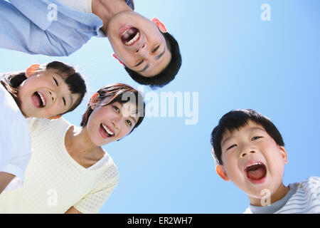 Glücklich japanische Familie lächelnd Stockfoto