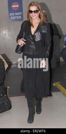 Brooke Shields kommt am Los Angeles International Airport (LAX) gekleidet in schwarzen Featuring: Brooke Shields wo: Los Angeles, California, Vereinigte Staaten von Amerika bei: 20. November 2014 Credit: WENN.com Stockfoto