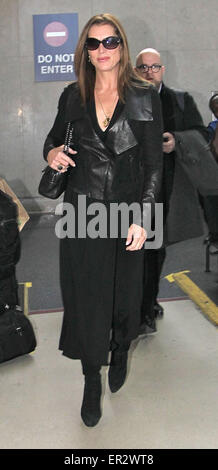 Brooke Shields kommt am Los Angeles International Airport (LAX) gekleidet in schwarzen Featuring: Brooke Shields wo: Los Angeles, California, Vereinigte Staaten von Amerika bei: 20. November 2014 Credit: WENN.com Stockfoto