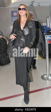 Brooke Shields kommt am Los Angeles International Airport (LAX) gekleidet in schwarzen Featuring: Brooke Shields wo: Los Angeles, California, Vereinigte Staaten von Amerika bei: 20. November 2014 Credit: WENN.com Stockfoto