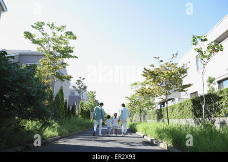 Japanische Familienglück in einem Stadtpark Stockfoto