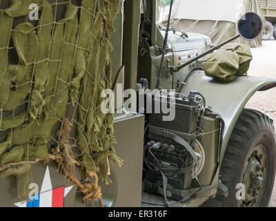 US-Militär Fahrzeug mit Radio und das US-Militär Star bedeckt mit der französischen Trikolore (2. Weltkrieg) Stockfoto