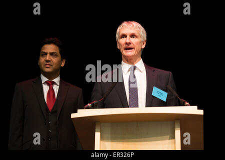 Mark Rogers, Chief Executive von Birmingham City Council Bekanntgabe der Ergebnisse der Parlamentswahlen in der ICC in Birmingham. Stockfoto