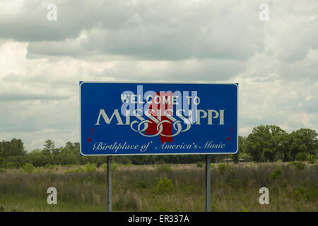 Ein Foto eines Zeichens bei der Einreise nach Mississippi aus Louisiana beim Norden fahren. Geburtsort von Amerikas Musik. Stockfoto