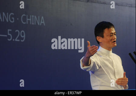 Guiyang, China Provinz Guizhou. 26. Mai 2015. Jack Ma oder Ma Yun, Vorstandsvorsitzender der Alibaba Group, hält eine Rede auf globale Big Data Ära Guiyang Summit während der Guiyang International große Daten Expo 2015 in Guiyang, Hauptstadt der Südwesten Chinas Provinz Guizhou, 26. Mai 2015. Die Guiyang International große Daten Expo 2015 startete am Dienstag, Unternehmen wie Alibaba, Foxconn, Huawei, etc. © Ou Dongqu/Xinhua/Alamy Live-Nachrichten Stockfoto