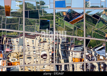 Abstraktion mit Reflexionen über glasige windows Stockfoto