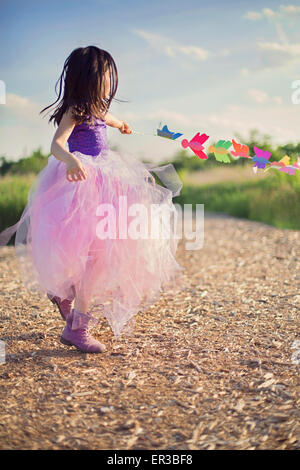 Mädchen in einem rosa Tutu, drehte sich um Stockfoto