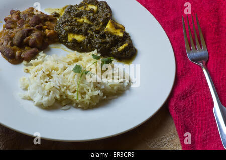 Sag Paneer - authentische indische Küche mit Basmati-Reis und Bohnen-curry Stockfoto
