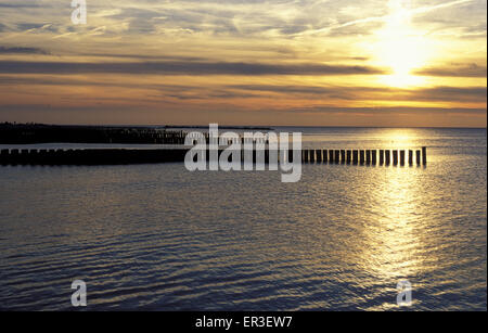 DEU, Deutschland, Mecklenburg-Vorpommern, Strand mit leisten in Ahrenshoop an der Ostsee.  DEU, Deutschland, Mecklenbu Stockfoto