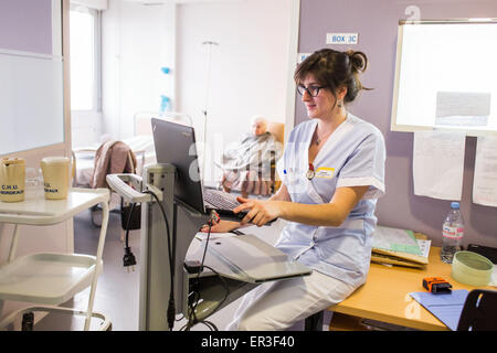 Krankenschwester Krankenhaus Abteilung Rheumatologie von Bordeaux, Frankreich. Stockfoto