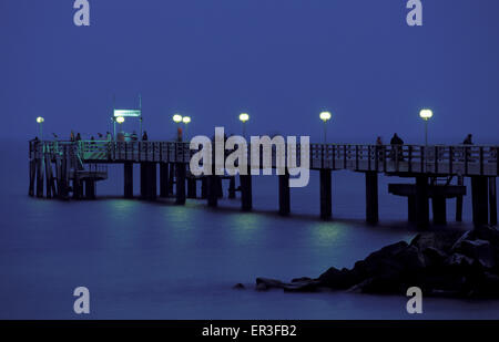 DEU, Deutschland, Mecklenburg-Vorpommern, Wustrow an der Ostsee, Pier.  DEU, Deutschland, Mecklenburg-Vorpommern, Wustrow Stockfoto