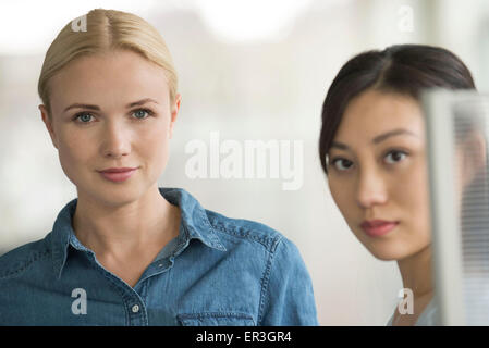 Weibliche Mitarbeiter, portrait Stockfoto